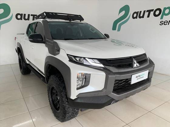 MITSUBISHI L200 TRITON 2.4 16V TURBO DIESEL SPORT SAVANA CD 4P 4X4 AUTOMÁTICO MITSUBISHI L200 TRITON 2.4 16V TURBO DIESEL SPORT SAVANA CD 4P 4X4 AUTOMÁTICO